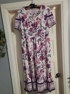 Floral Short-Sleeve Maxi Dress in White and Purple